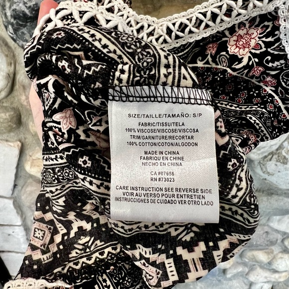 Parisian Collection Printed Romper - Picture 6 of 6